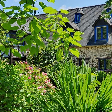 Maison En Pierre Dans Son Nid De Verdure Roz-Landrieux Екстериор снимка