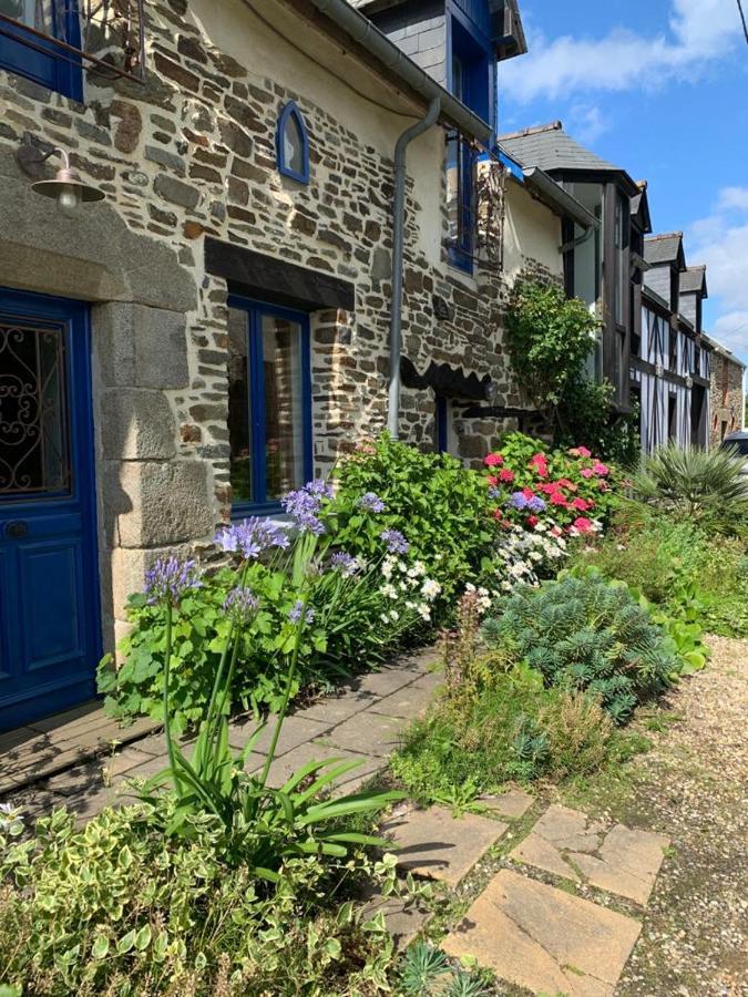 Maison En Pierre Dans Son Nid De Verdure Roz-Landrieux Екстериор снимка