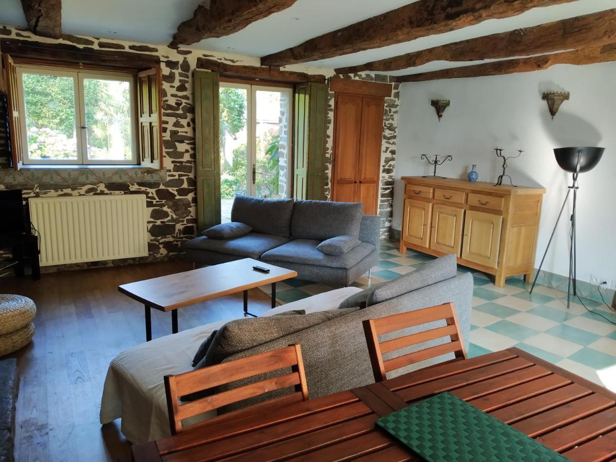 Maison En Pierre Dans Son Nid De Verdure Roz-Landrieux Екстериор снимка