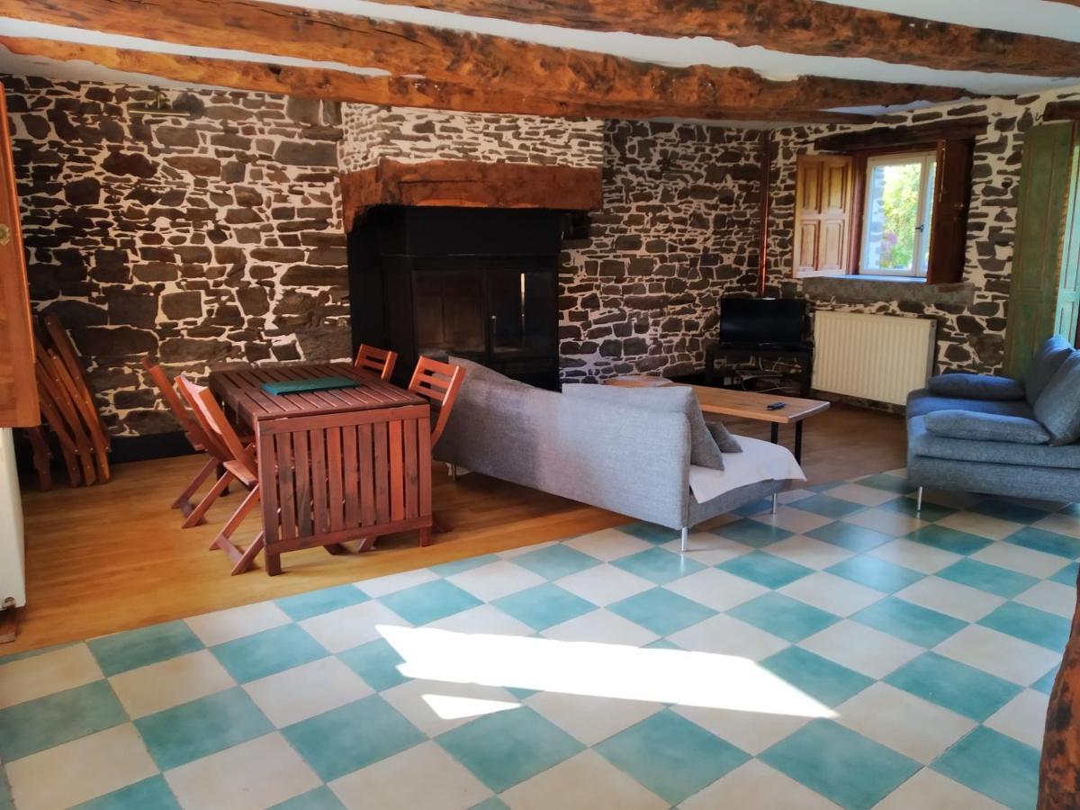 Maison En Pierre Dans Son Nid De Verdure Roz-Landrieux Екстериор снимка