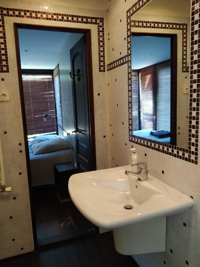 Maison En Pierre Dans Son Nid De Verdure Roz-Landrieux Екстериор снимка