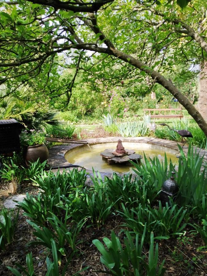 Maison En Pierre Dans Son Nid De Verdure Roz-Landrieux Екстериор снимка
