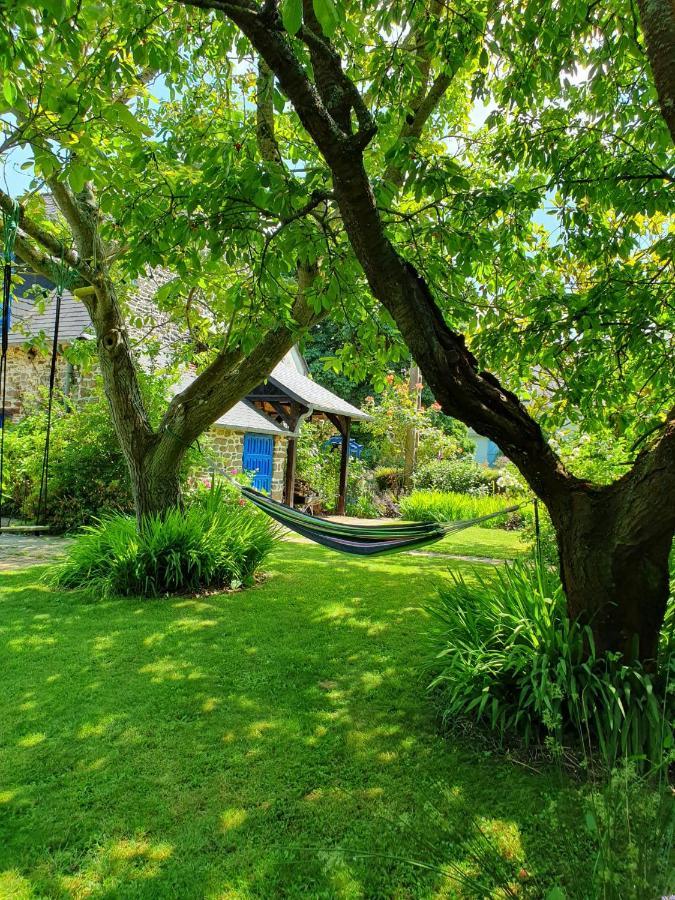 Maison En Pierre Dans Son Nid De Verdure Roz-Landrieux Екстериор снимка