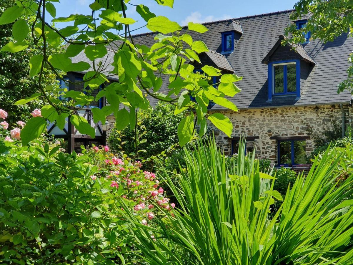 Maison En Pierre Dans Son Nid De Verdure Roz-Landrieux Екстериор снимка