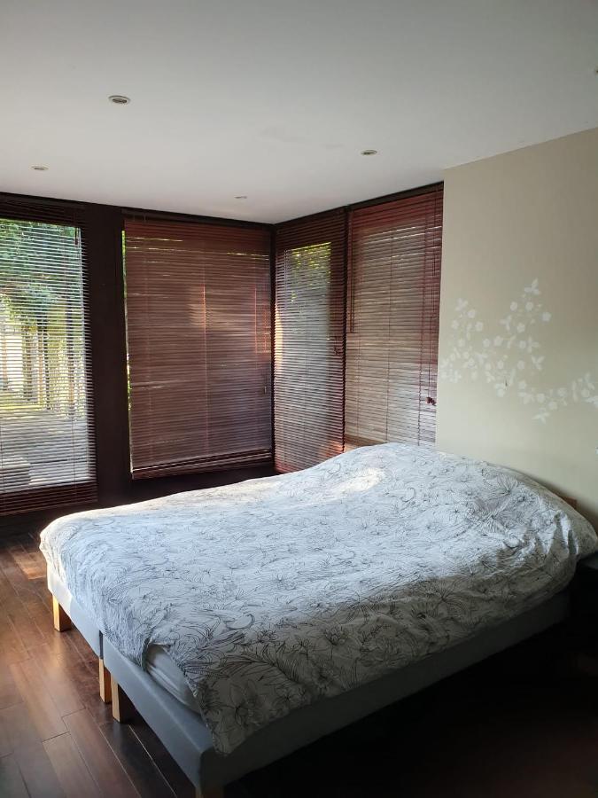 Maison En Pierre Dans Son Nid De Verdure Roz-Landrieux Екстериор снимка