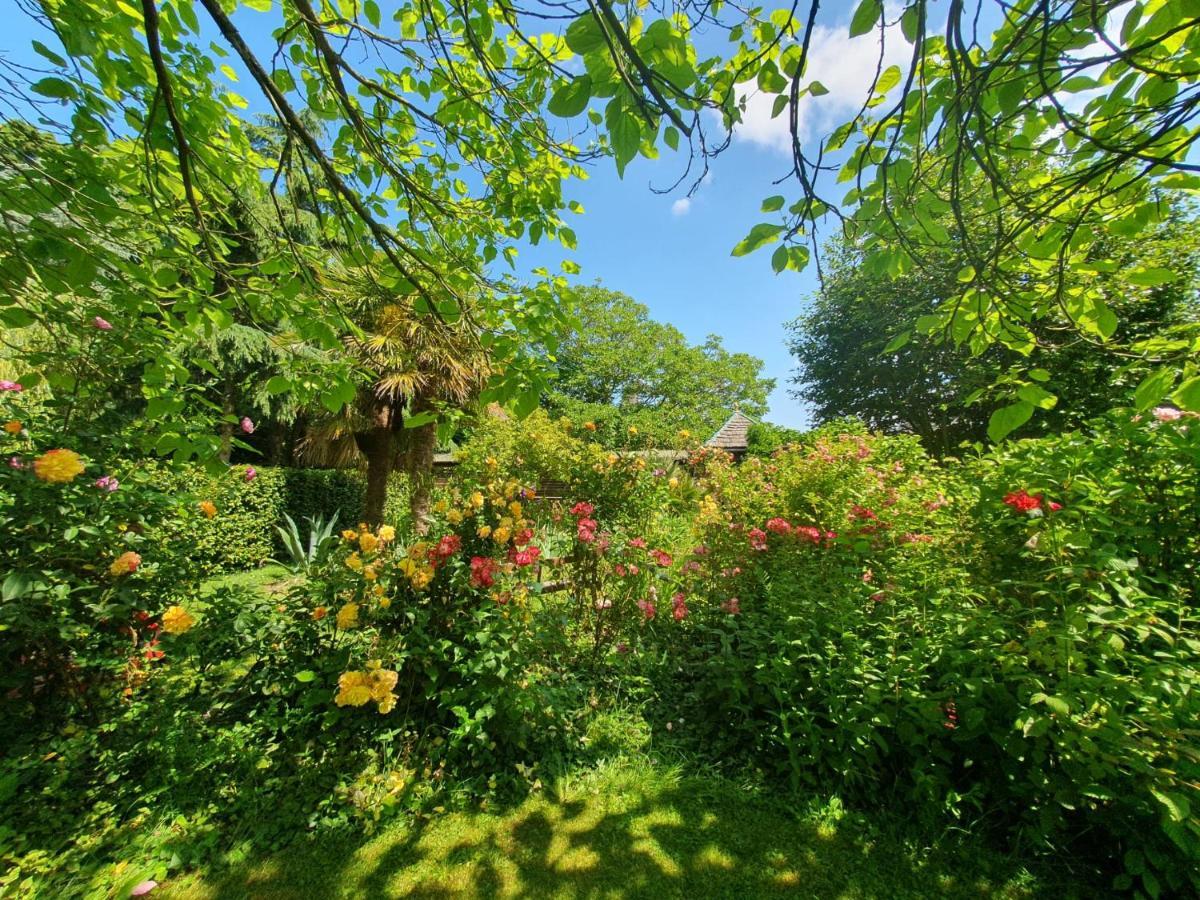 Maison En Pierre Dans Son Nid De Verdure Roz-Landrieux Екстериор снимка